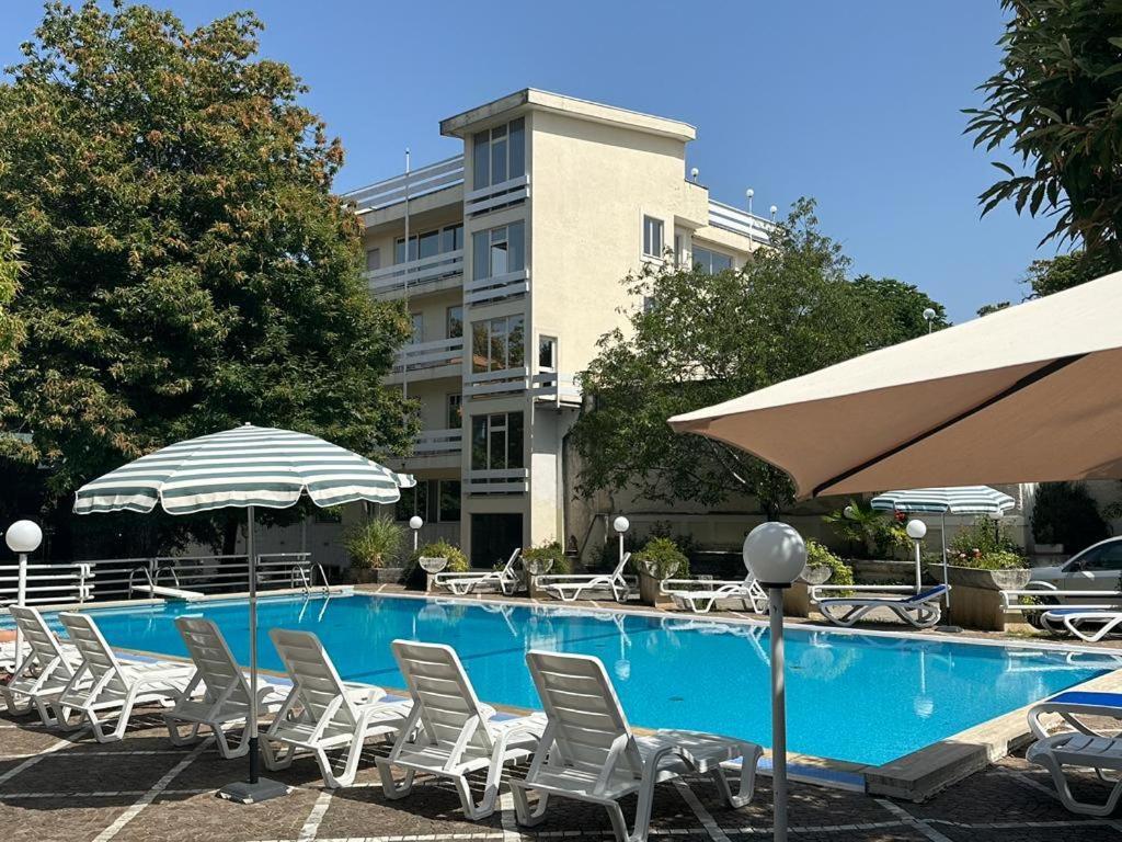 Mondial Park Hotel Fiuggi Bagian luar foto