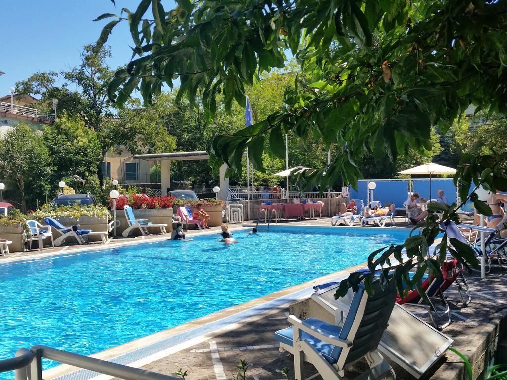 Mondial Park Hotel Fiuggi Bagian luar foto
